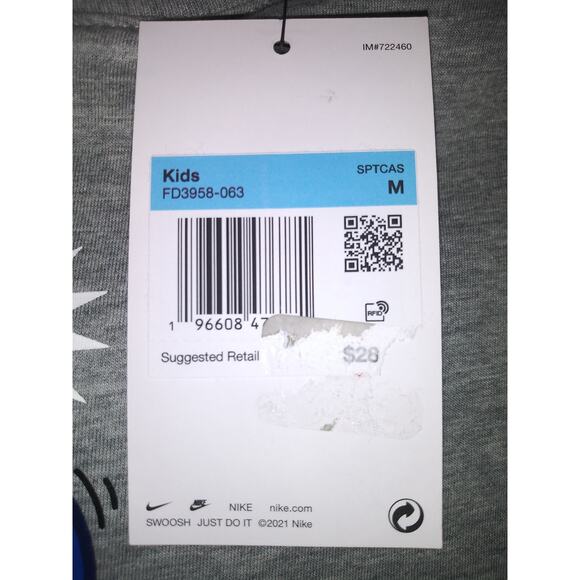 NWT Boy's Nike Baseball Character T-Shirt Grey M - Picture 8 of 8